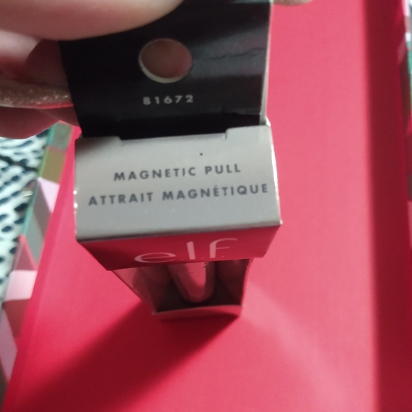 BNIB E.L.F No Budge Shadow Stick in "Magnetic Pull" - Picture 2 of 5